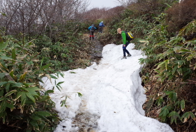 急坡和洼地时常会有积雪