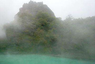 霧に包まれる須川温泉