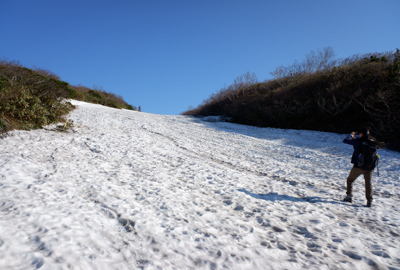 東栗駒登山道の残雪状況