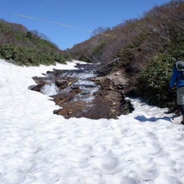 東栗駒登山道の残雪状況